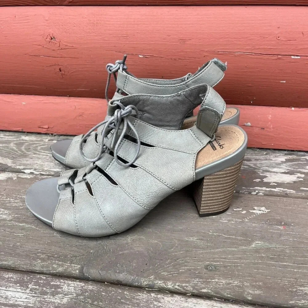 Clarks size 8.5 Collection Sandals heels comfort Leather Cutout Grey women's - Picture 2 of 7